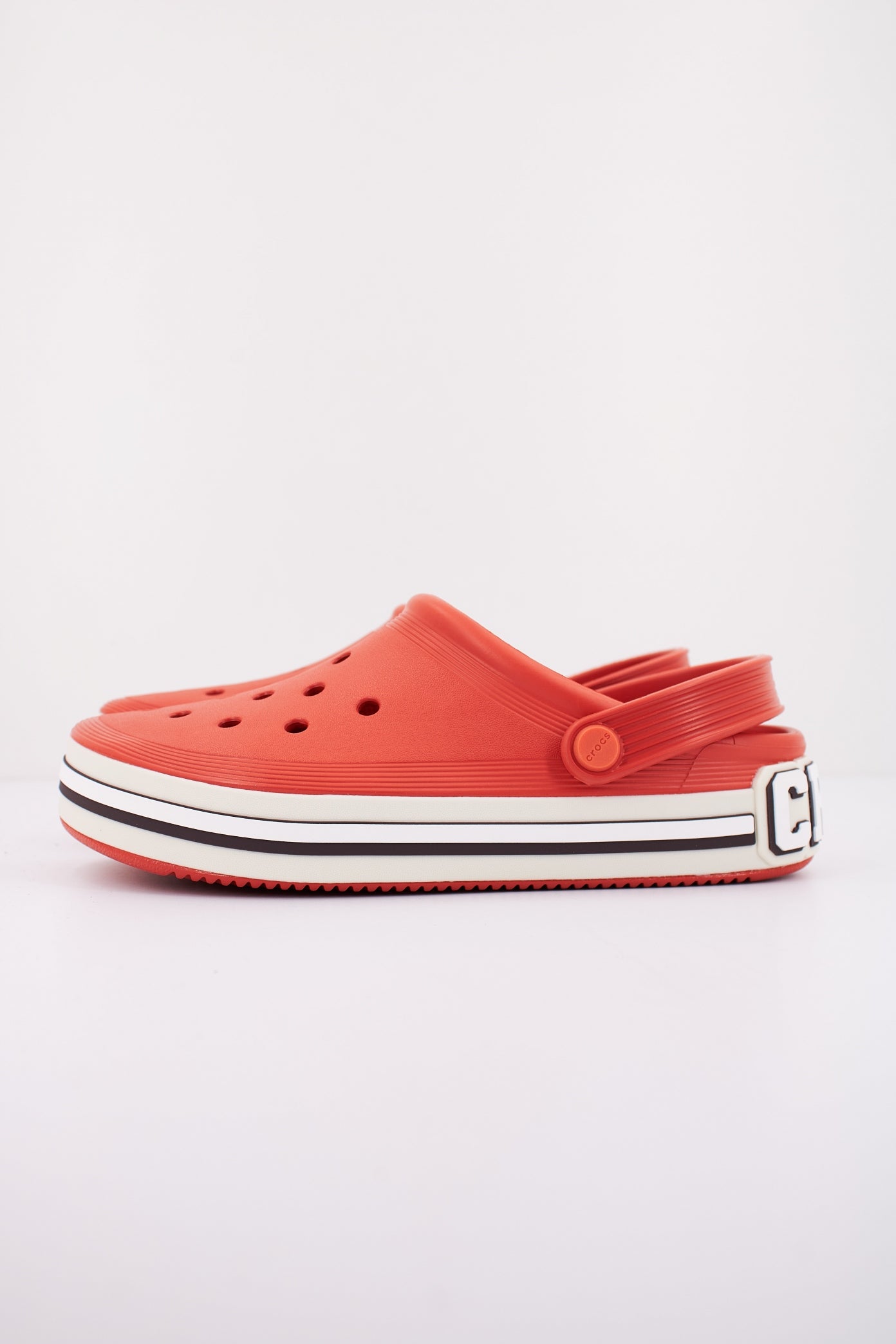 CROCS OFF COURT LOGO CLOG en color ROJO  (1)