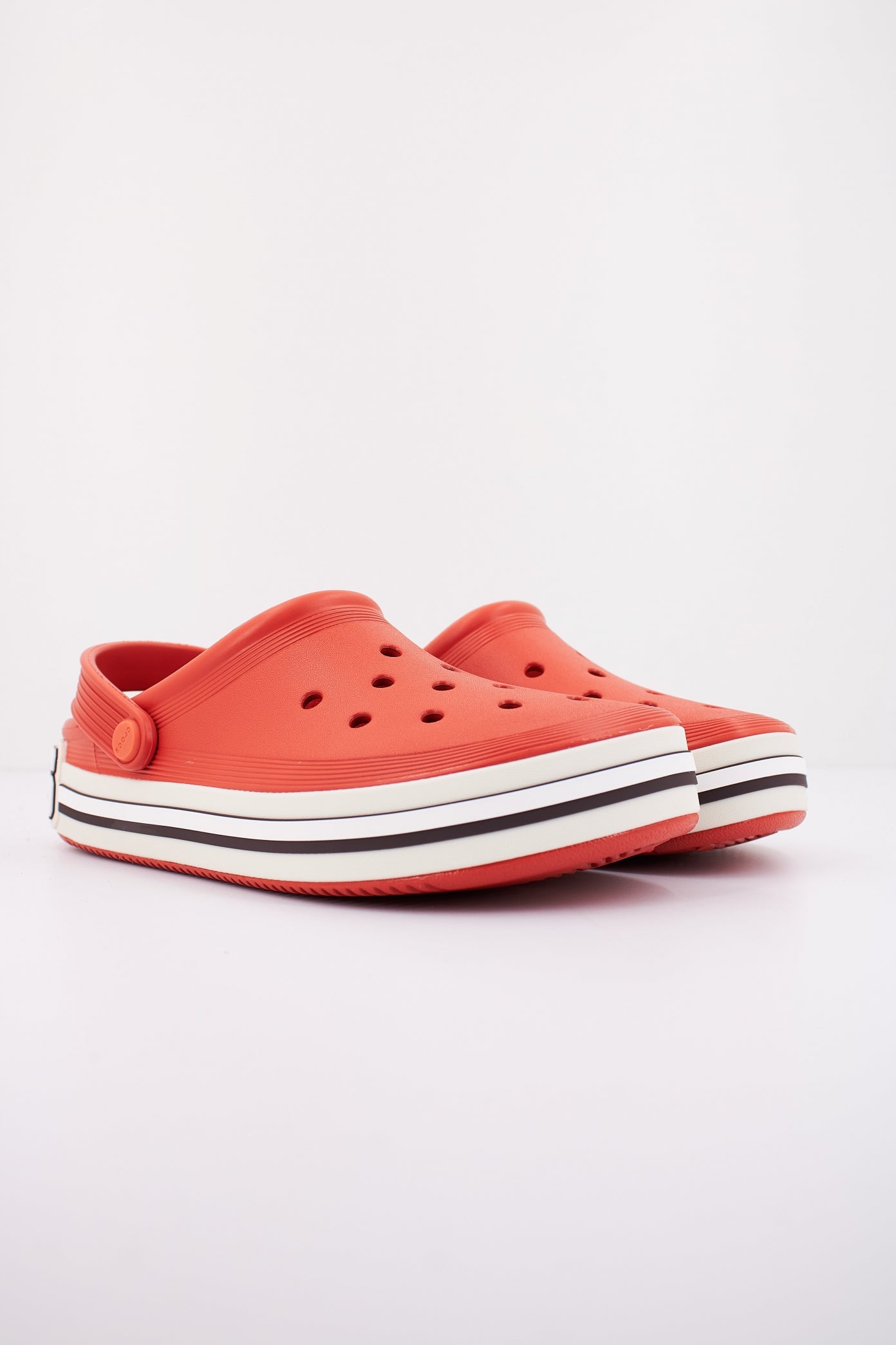 CROCS OFF COURT LOGO CLOG en color ROJO  (2)