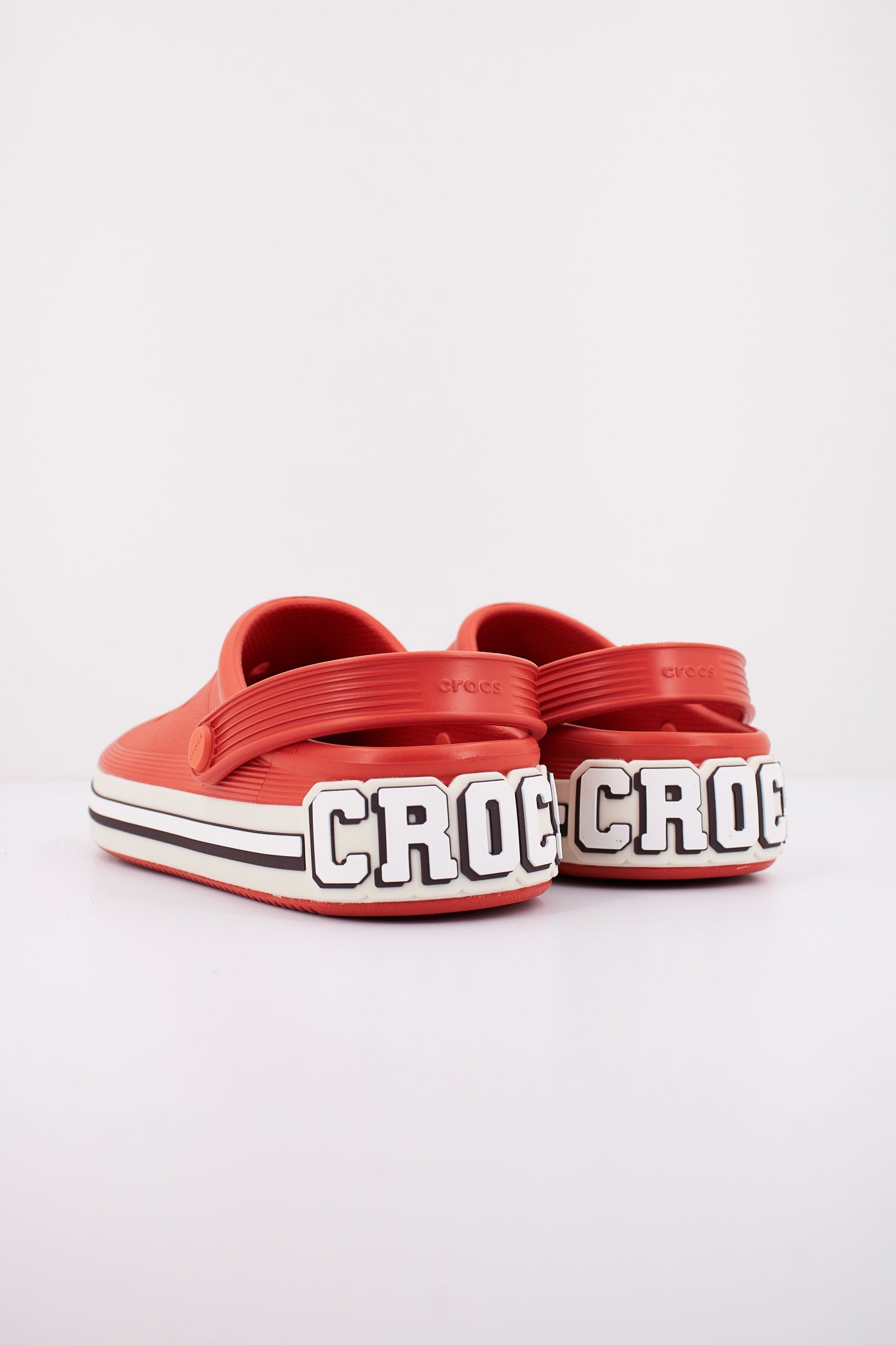 CROCS OFF COURT LOGO CLOG en color ROJO  (3)