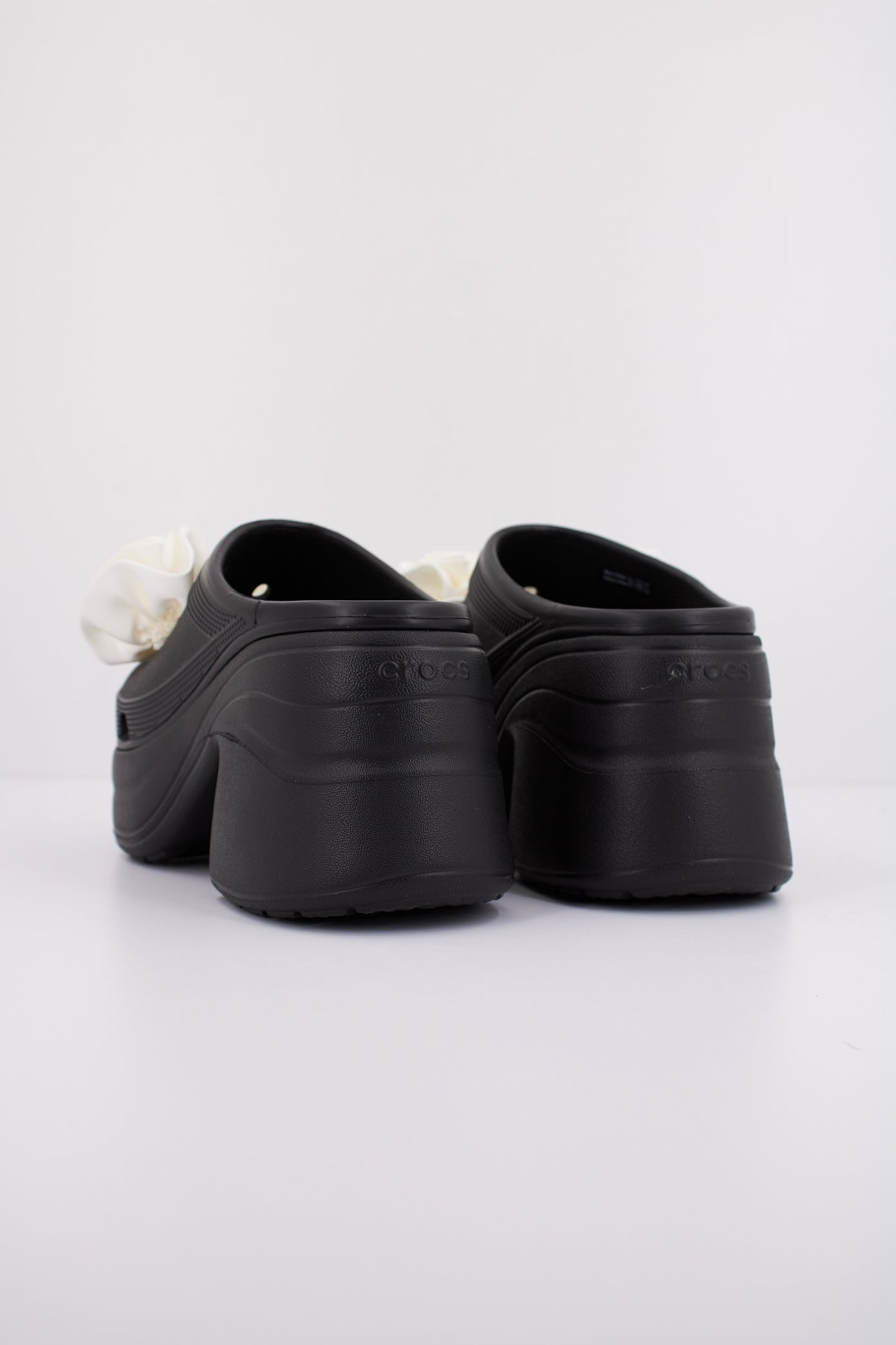 CROCS  SIREN ROSETTE CLOG U en color NEGRO  (4)