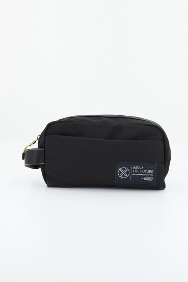 MUNICH M RECYCLED X WEAR TOILETRY en color NEGRO  (1)