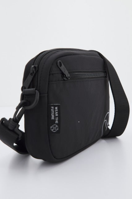 MUNICH RECYCLED X CROSSBODY en color NEGRO  (1)