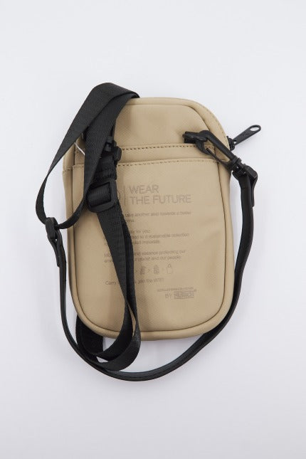 MUNICH M RECYCLED X CROSSBODY SMALL en color BEIS  (1)