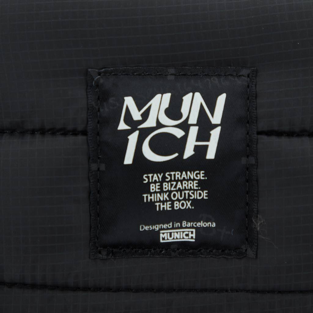 MUNICH WIND TOILETRY en color NEGRO  (4)