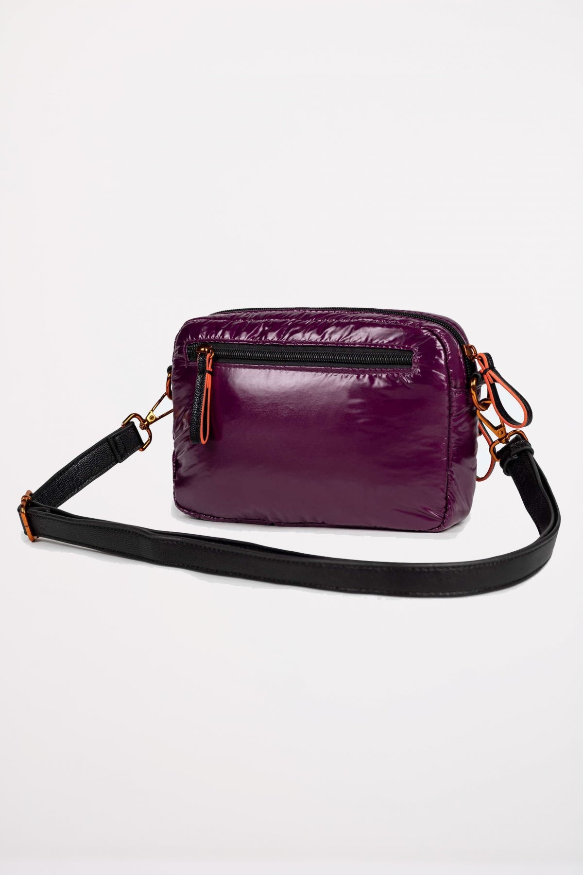 MUNICH GLOSS RECYCLED CROSSBODY en color VIOLETA  (2)