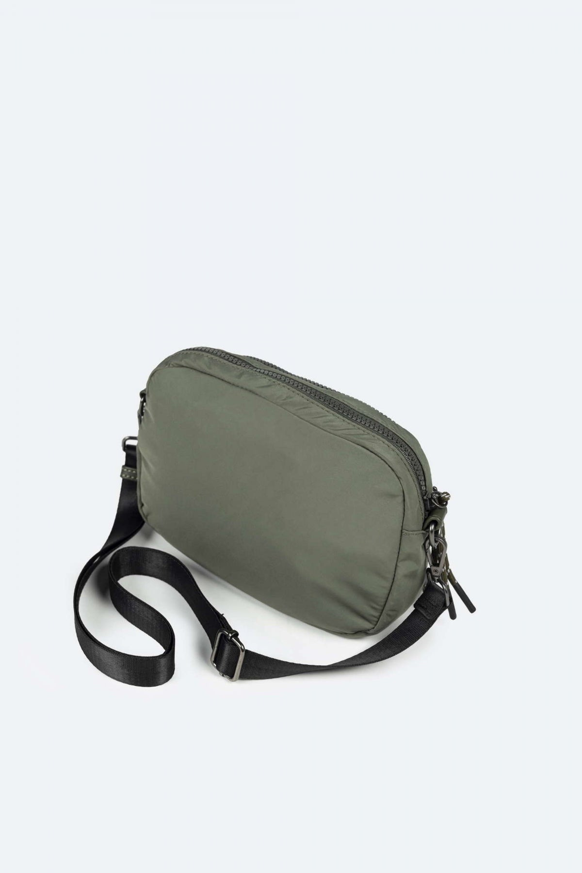 MUNICH SHALLOW CROSSBODY CAMERA en color VERDE  (2)