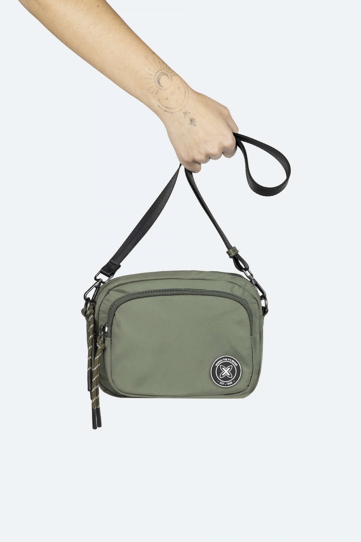 MUNICH SHALLOW CROSSBODY CAMERA en color VERDE  (4)