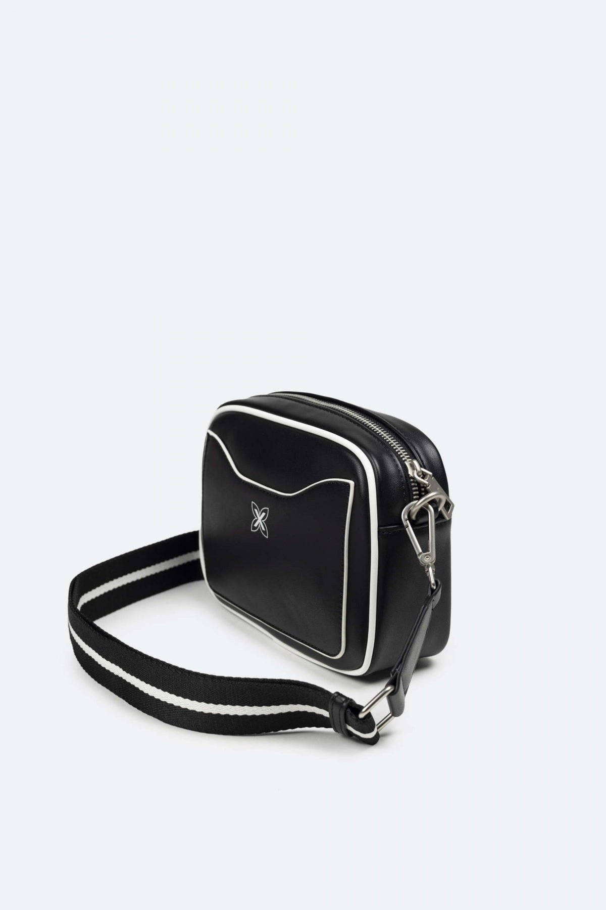 MUNICH COURT CROSSBODY CAMERA en color NEGRO  (2)