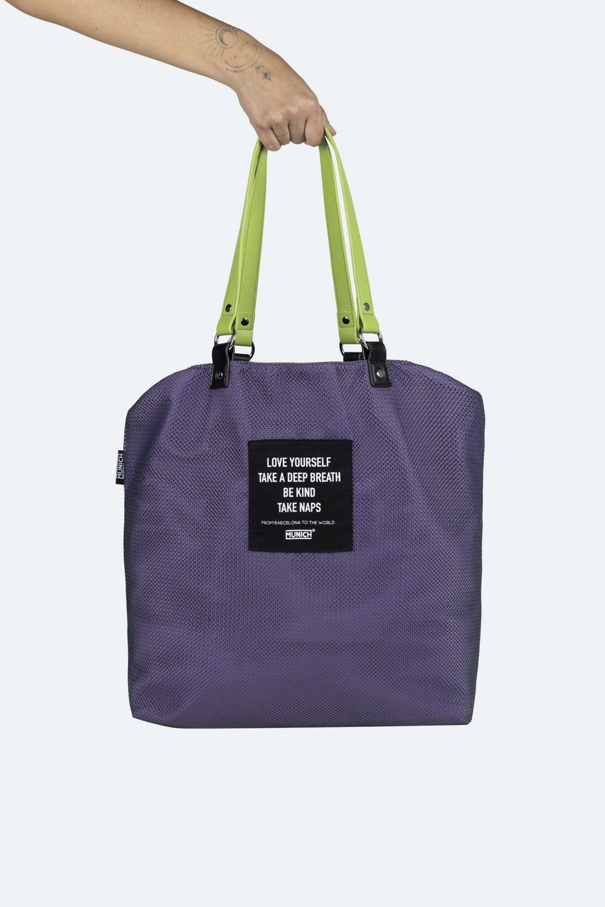 MUNICH GOGO SPIN REVERSIBLE TOTE en color VIOLETA  (4)