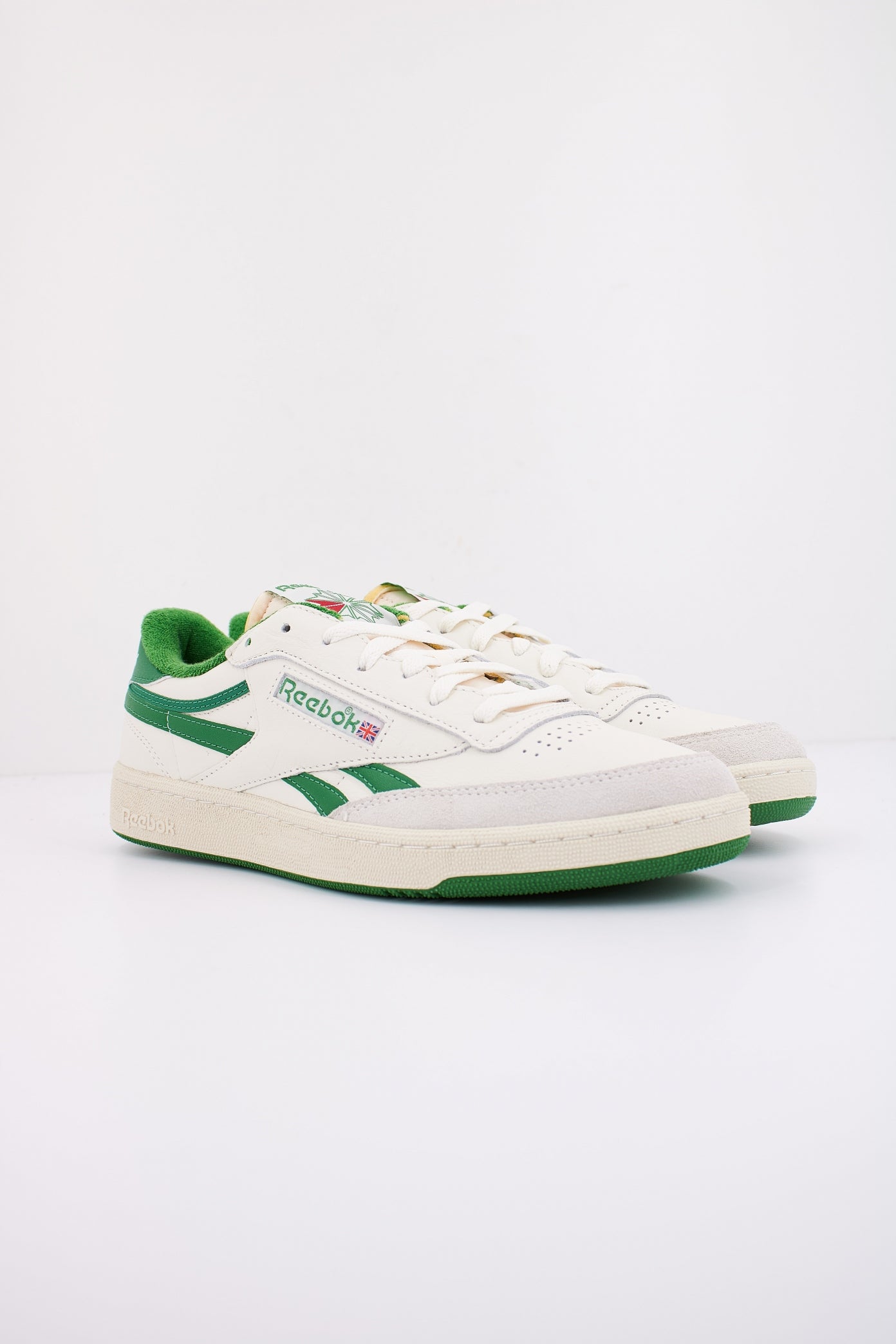 REEBOK CLUB C REVENGE VINTAGE en color BLANCO  (2)