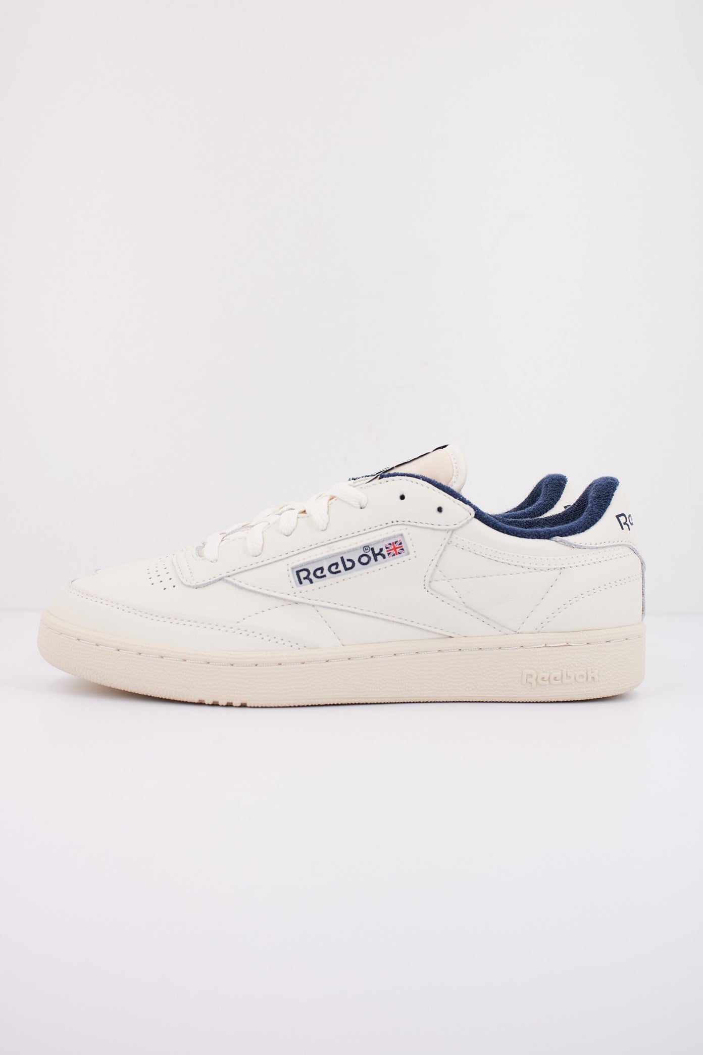 REEBOK CLUB C  VINTAGE en color BLANCO  (1)