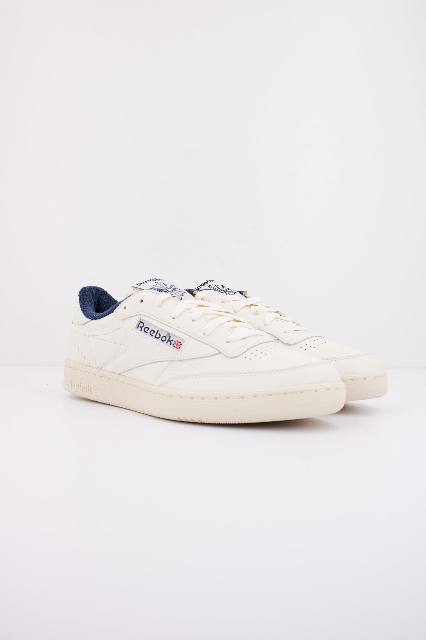 REEBOK CLUB C  VINTAGE en color BLANCO  (2)