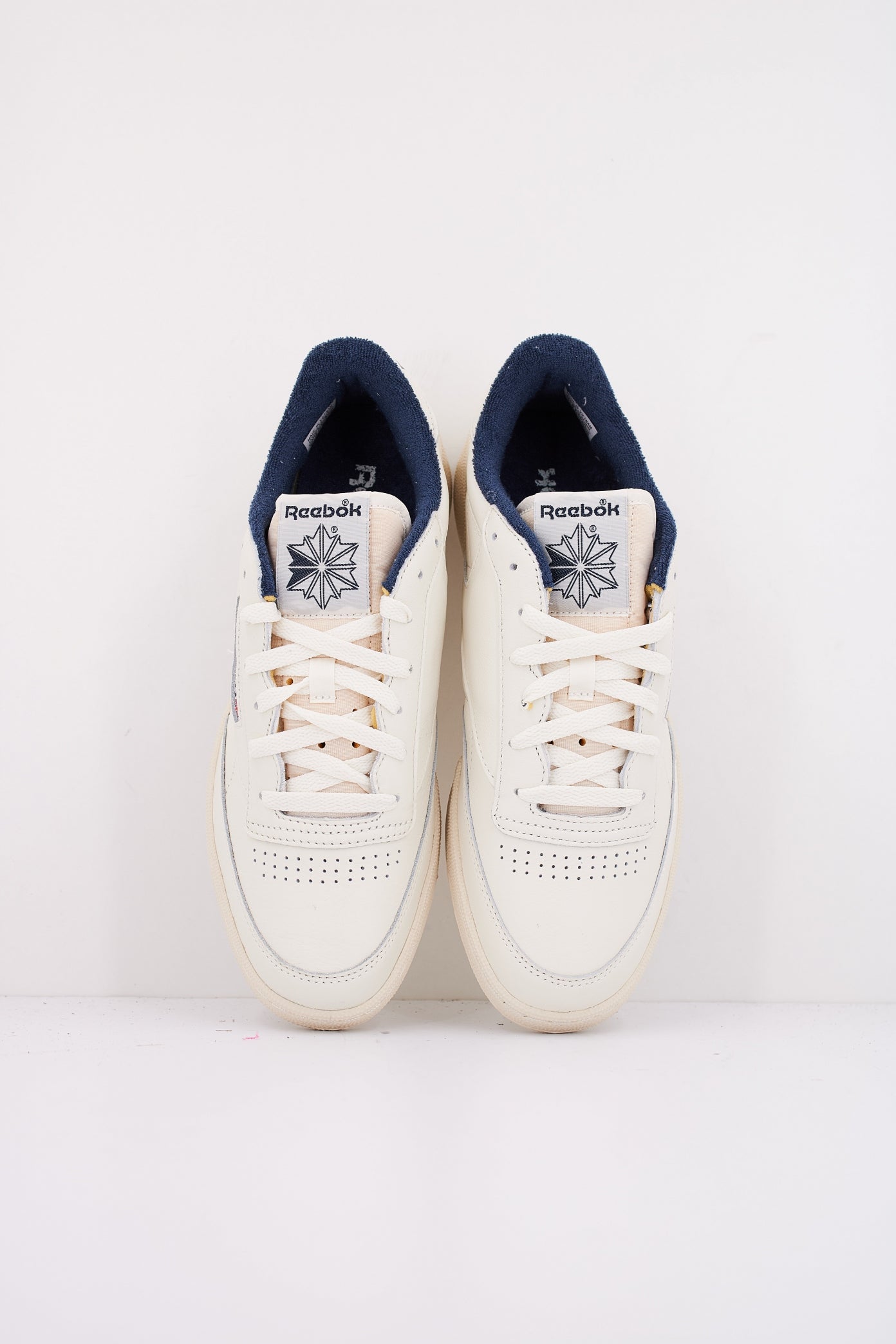 REEBOK CLUB C  VINTAGE en color BLANCO  (3)