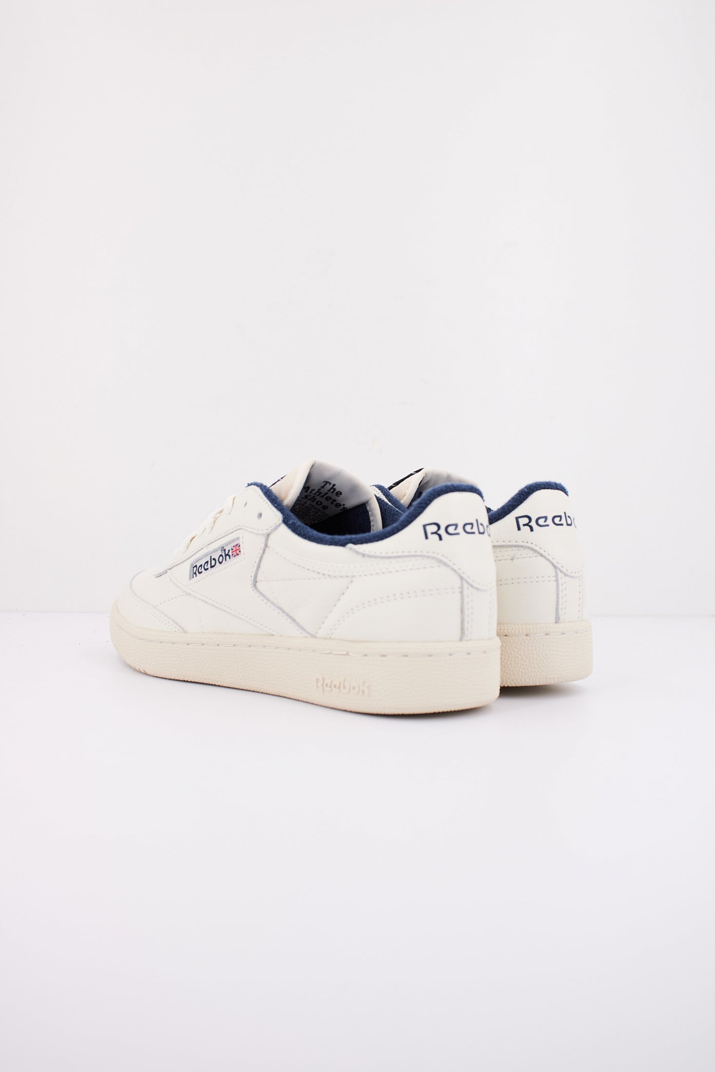 REEBOK CLUB C  VINTAGE en color BLANCO  (4)