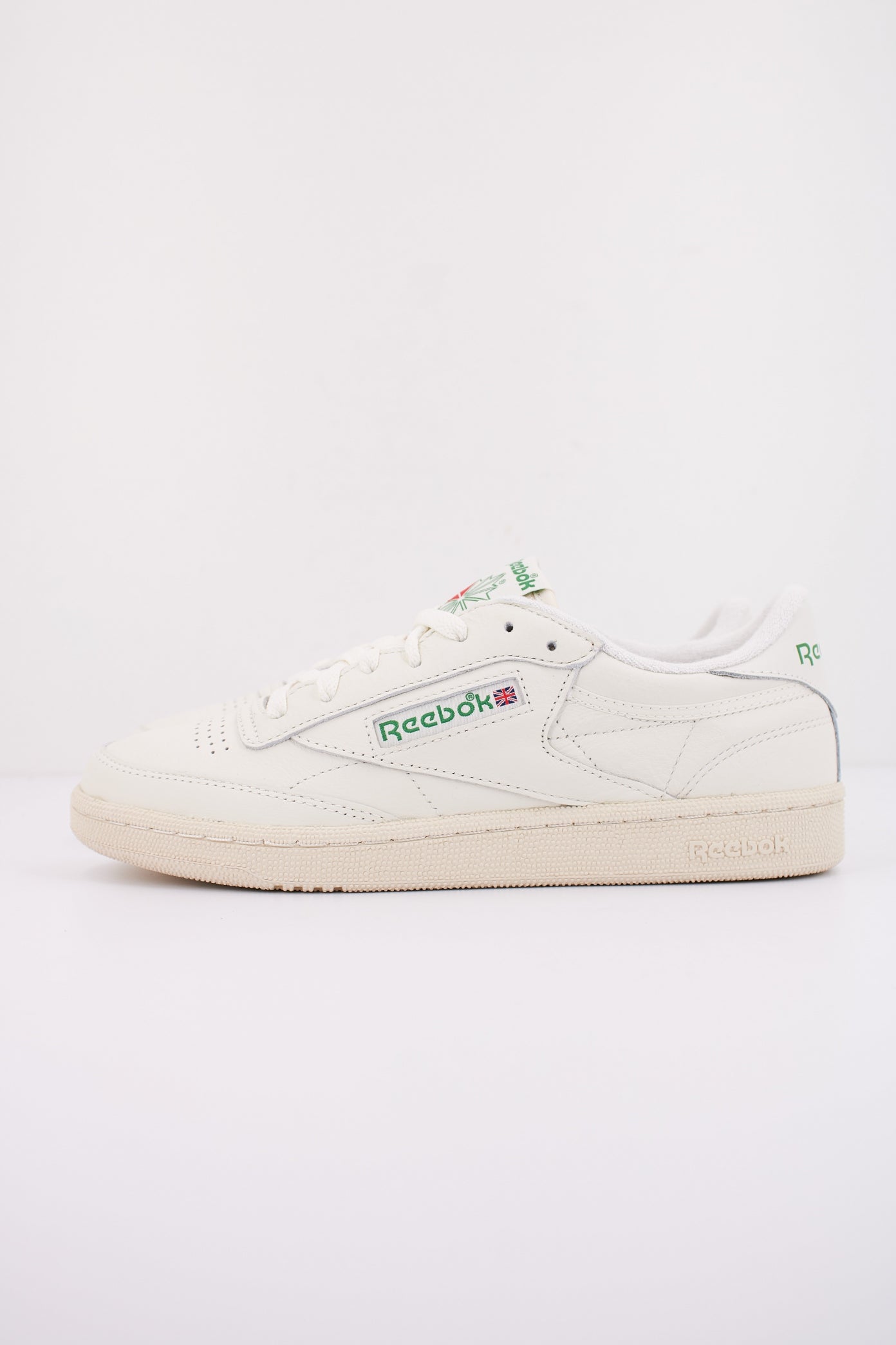 REEBOK CLUB C  VINTAGE en color BEIS  (1)