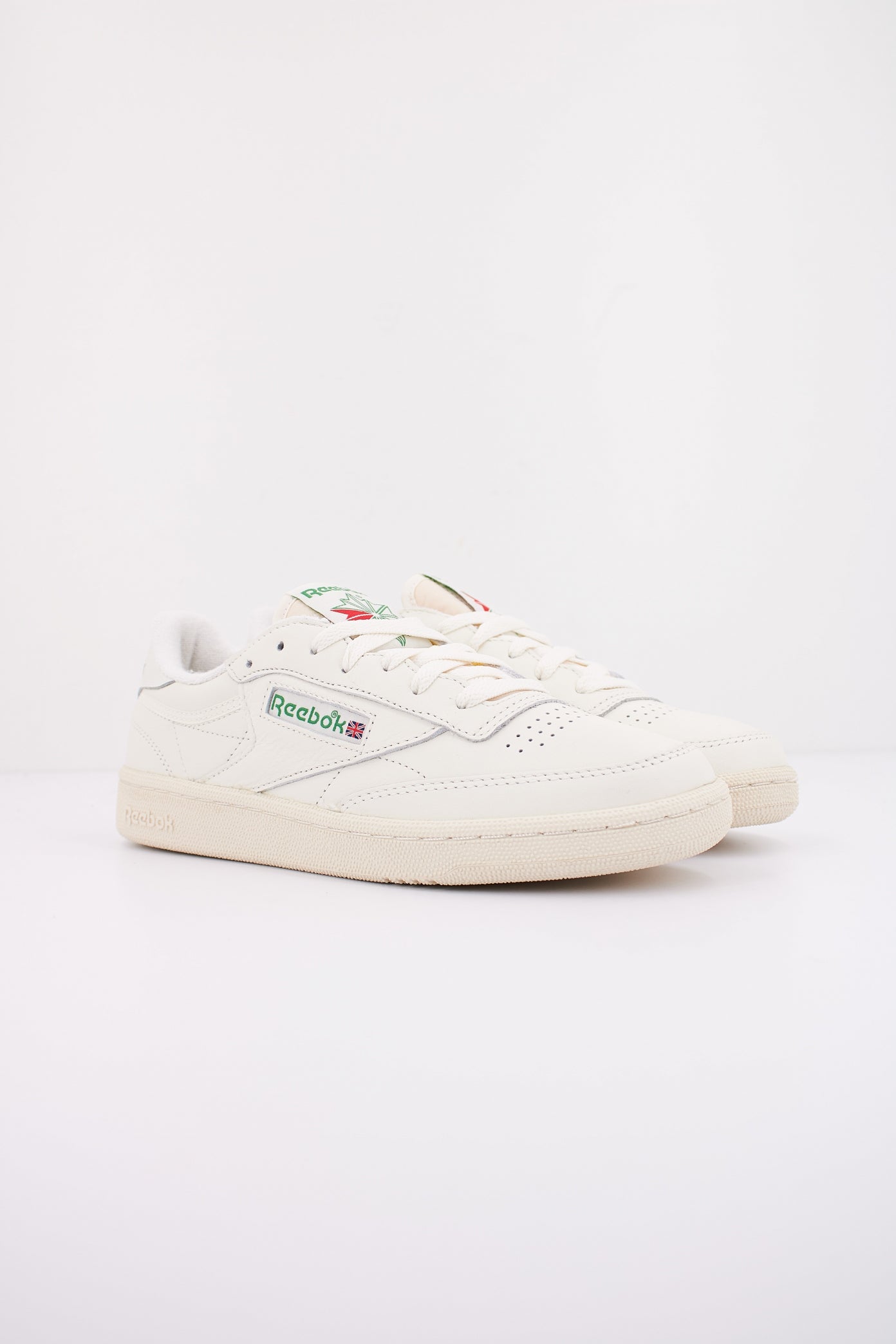 REEBOK CLUB C  VINTAGE en color BEIS  (2)