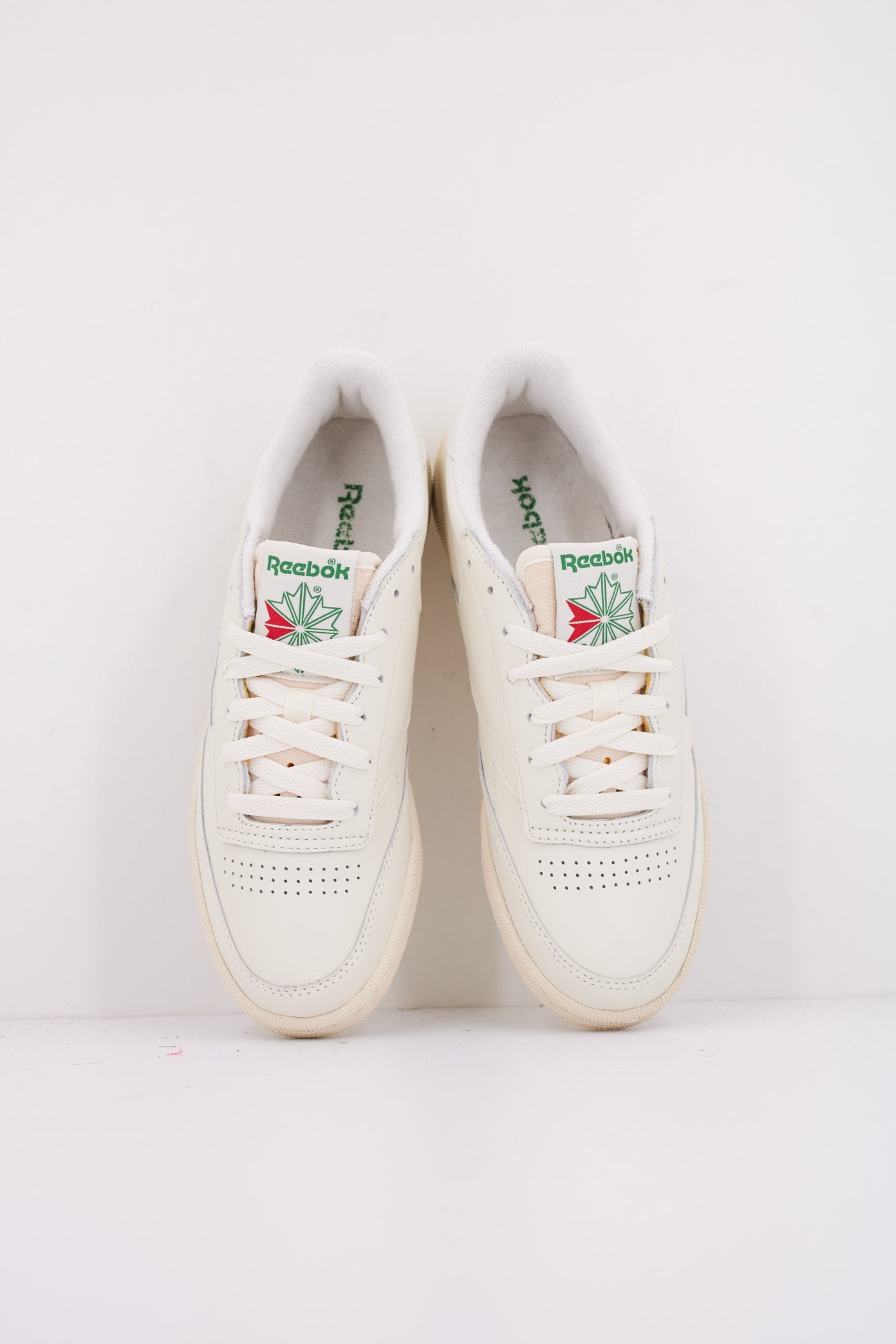 REEBOK CLUB C  VINTAGE en color BEIS  (3)