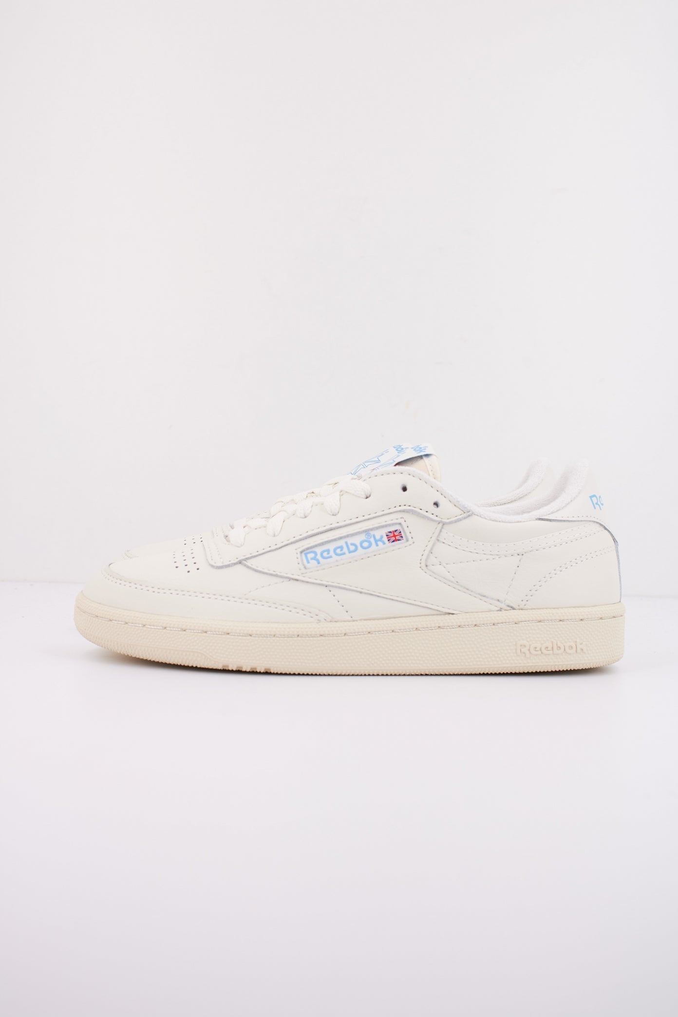 REEBOK CLUB C  VINTAGE en color BLANCO  (1)