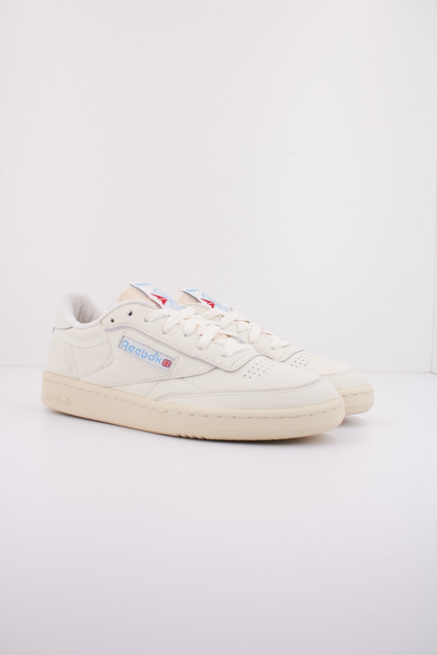 REEBOK CLUB C  VINTAGE en color BLANCO  (2)