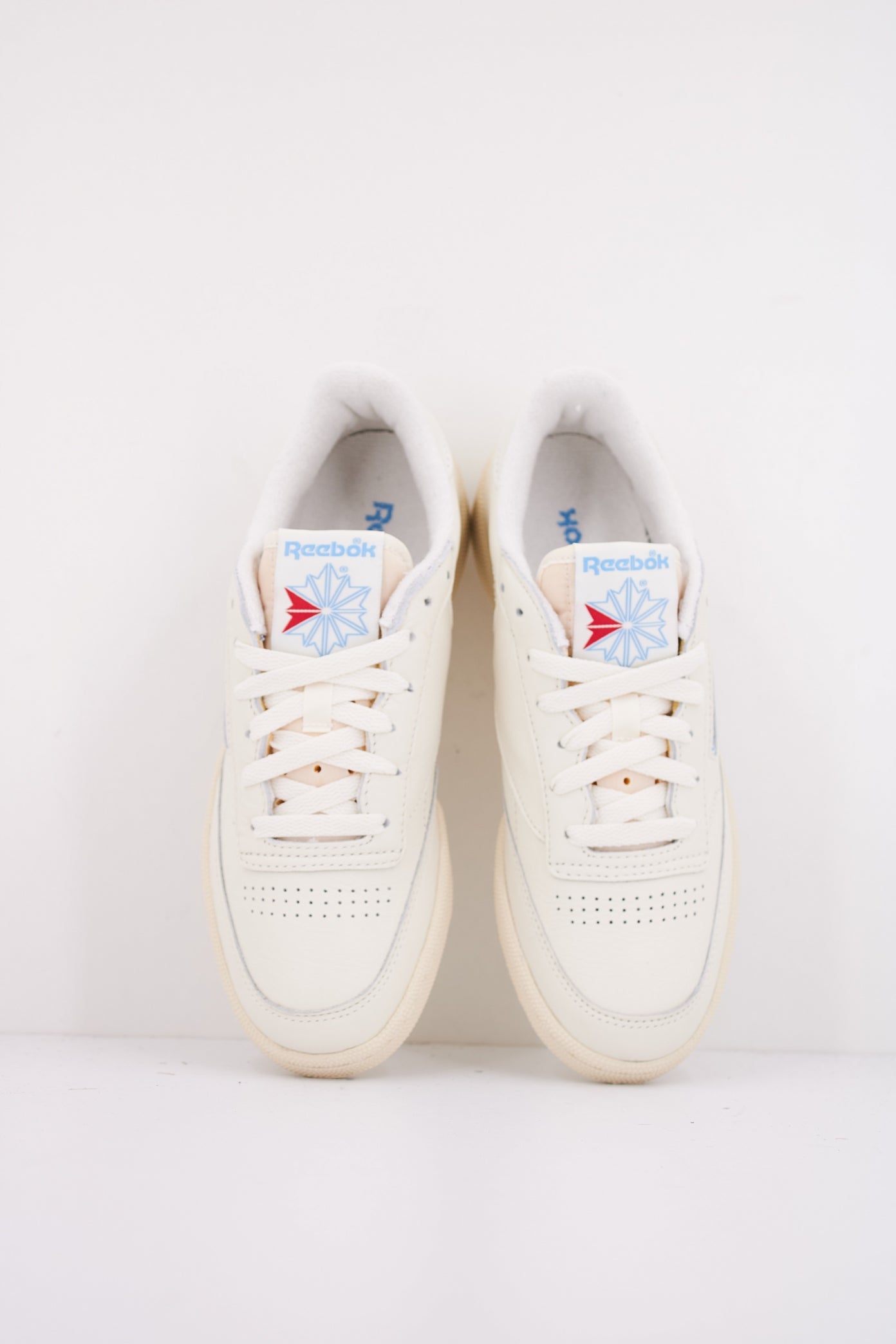 REEBOK CLUB C  VINTAGE en color BLANCO  (3)