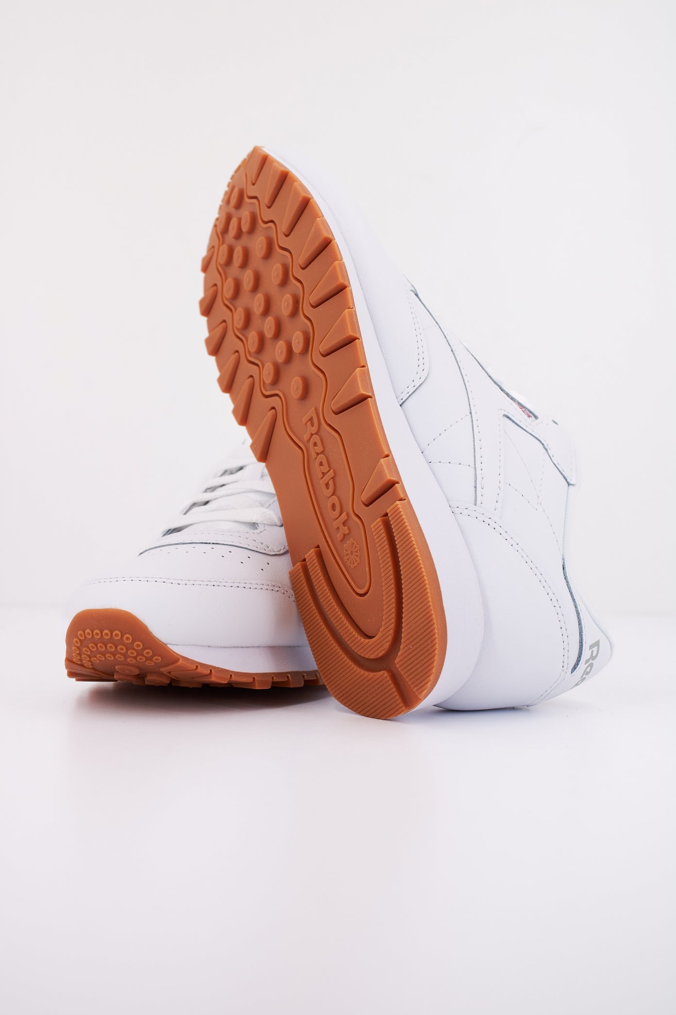 REEBOK CLASSIC LEATHER en color BLANCO  (5)