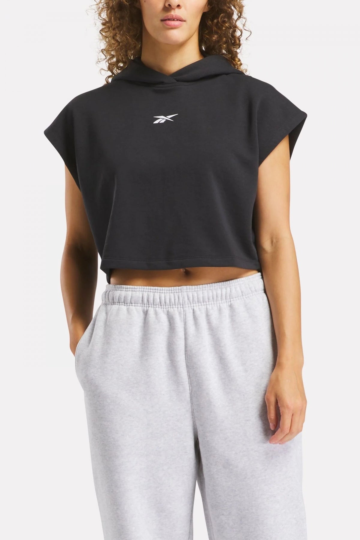 REEBOK BBALL OFF COURT CROP HOO en color NEGRO  (1)