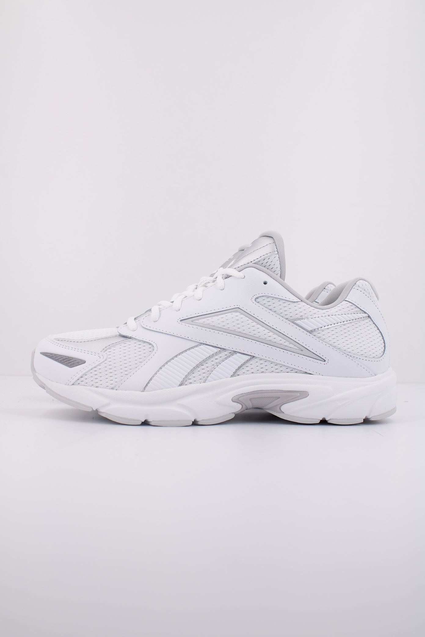 REEBOK  ROAD PRIME en color BLANCO  (1)