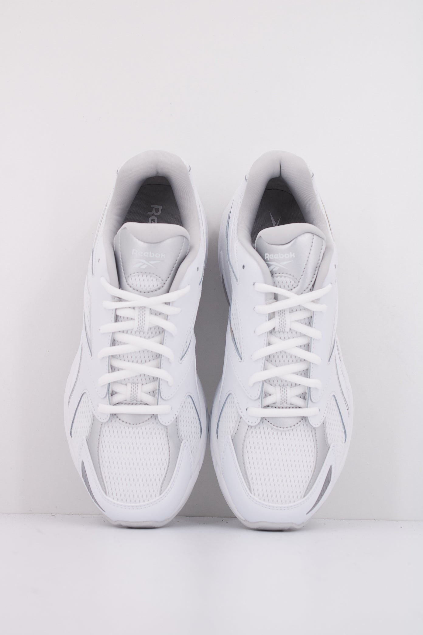 REEBOK  ROAD PRIME en color BLANCO  (3)