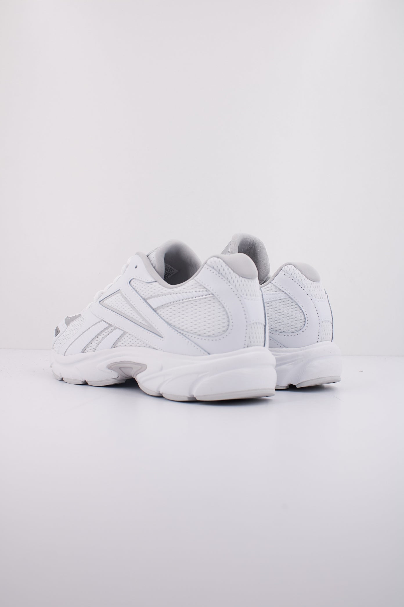 REEBOK  ROAD PRIME en color BLANCO  (4)