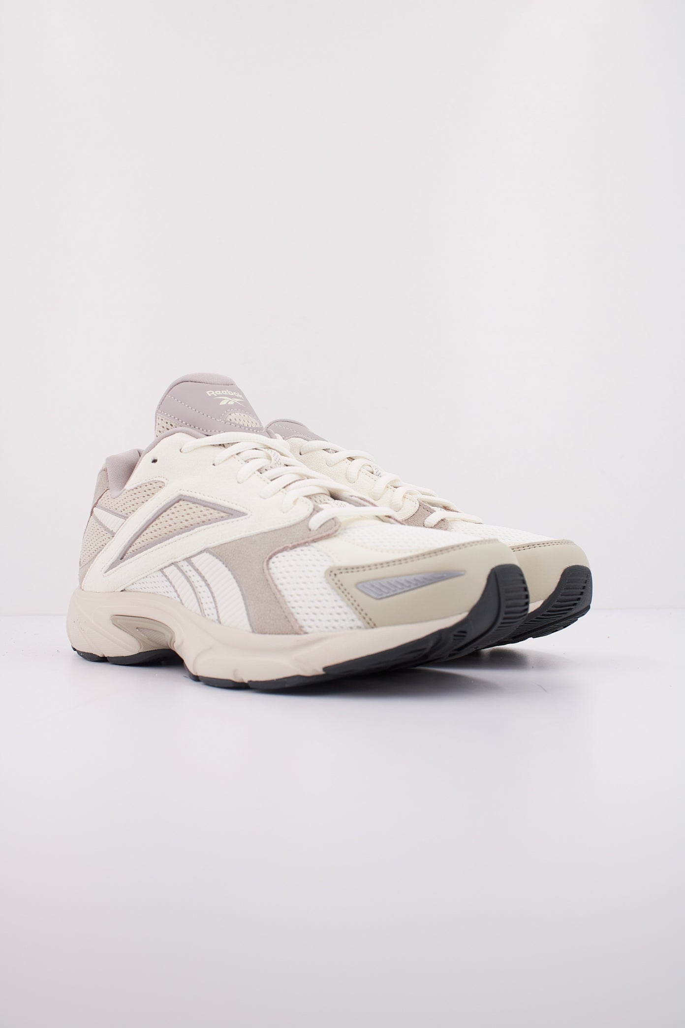 REEBOK  ROAD PRIME en color BEIS  (2)