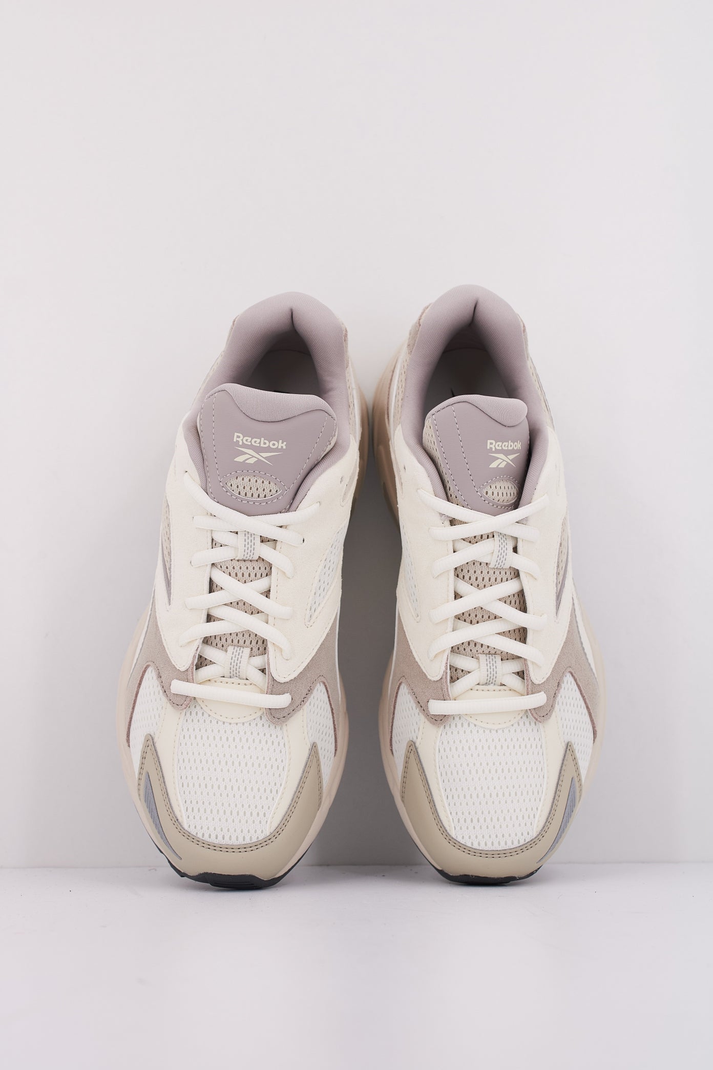 REEBOK  ROAD PRIME en color BEIS  (3)