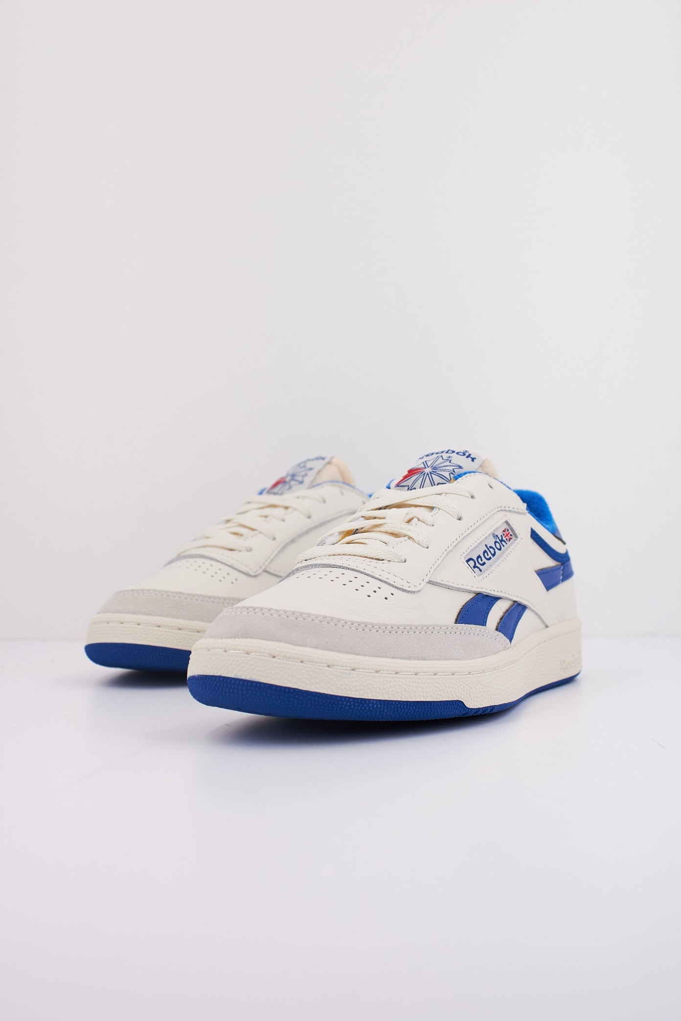 REEBOK CLUB C REVENGE VINTAGE en color BEIS  (2)