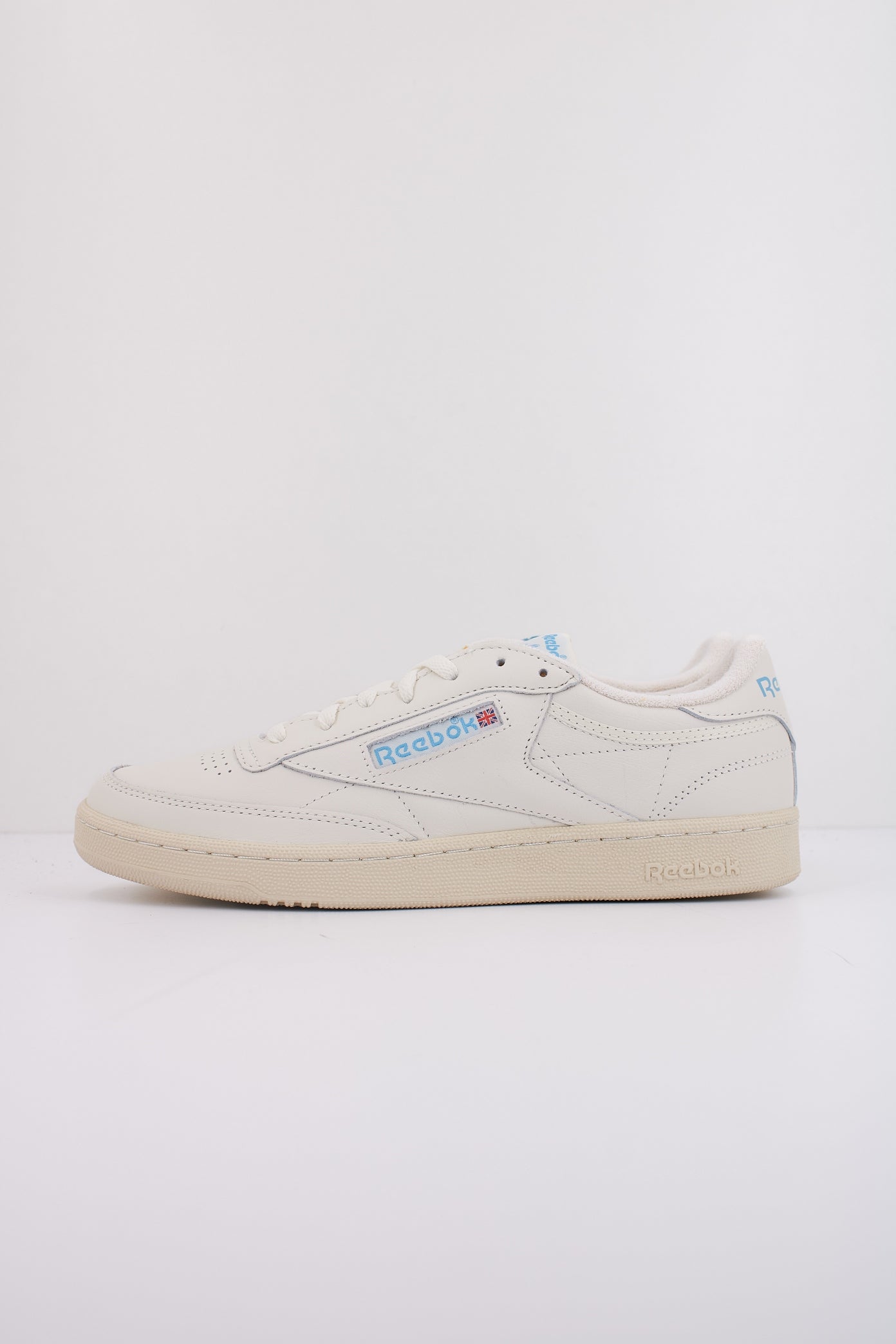 REEBOK CLUB C  VINTAGE en color BEIS  (1)