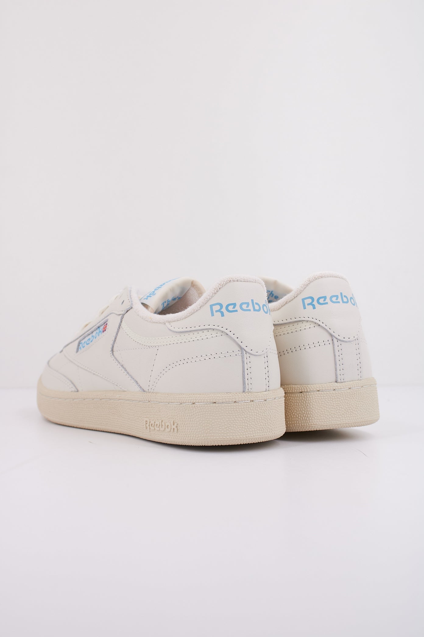 REEBOK CLUB C  VINTAGE en color BEIS  (4)