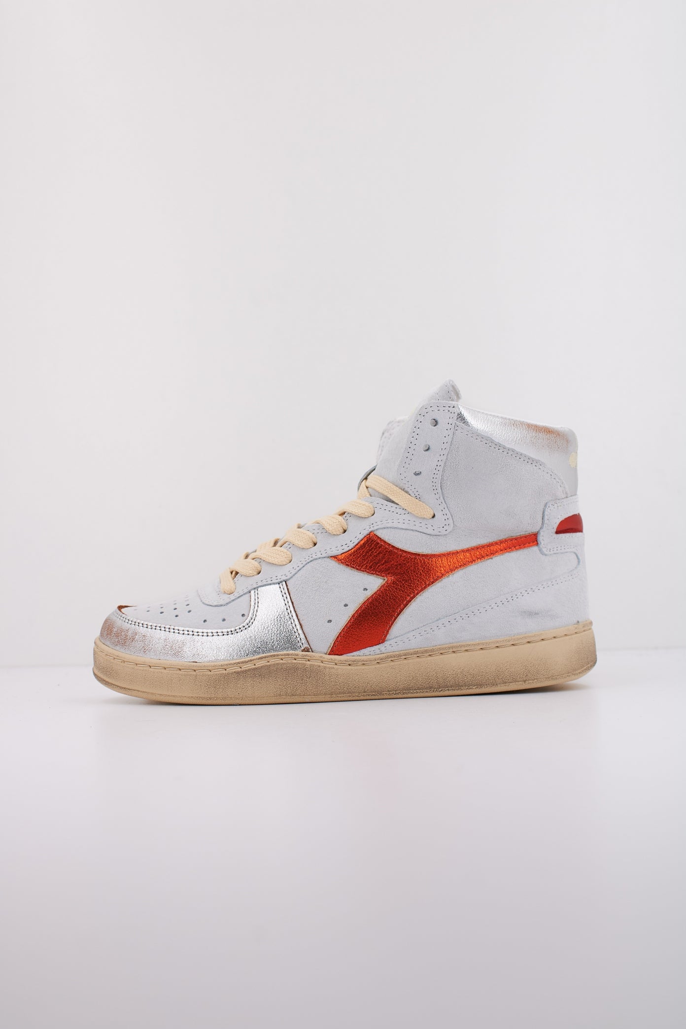 DIADORA ALTO BASKET USED en color BLANCO  (1)