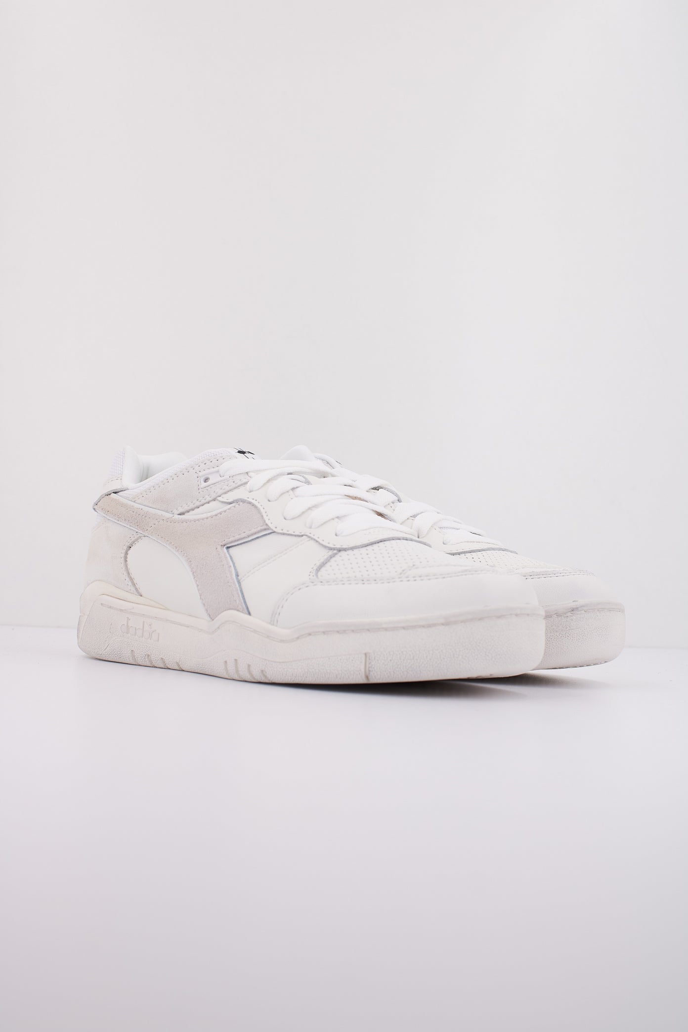 DIADORA USED en color BLANCO  (2)