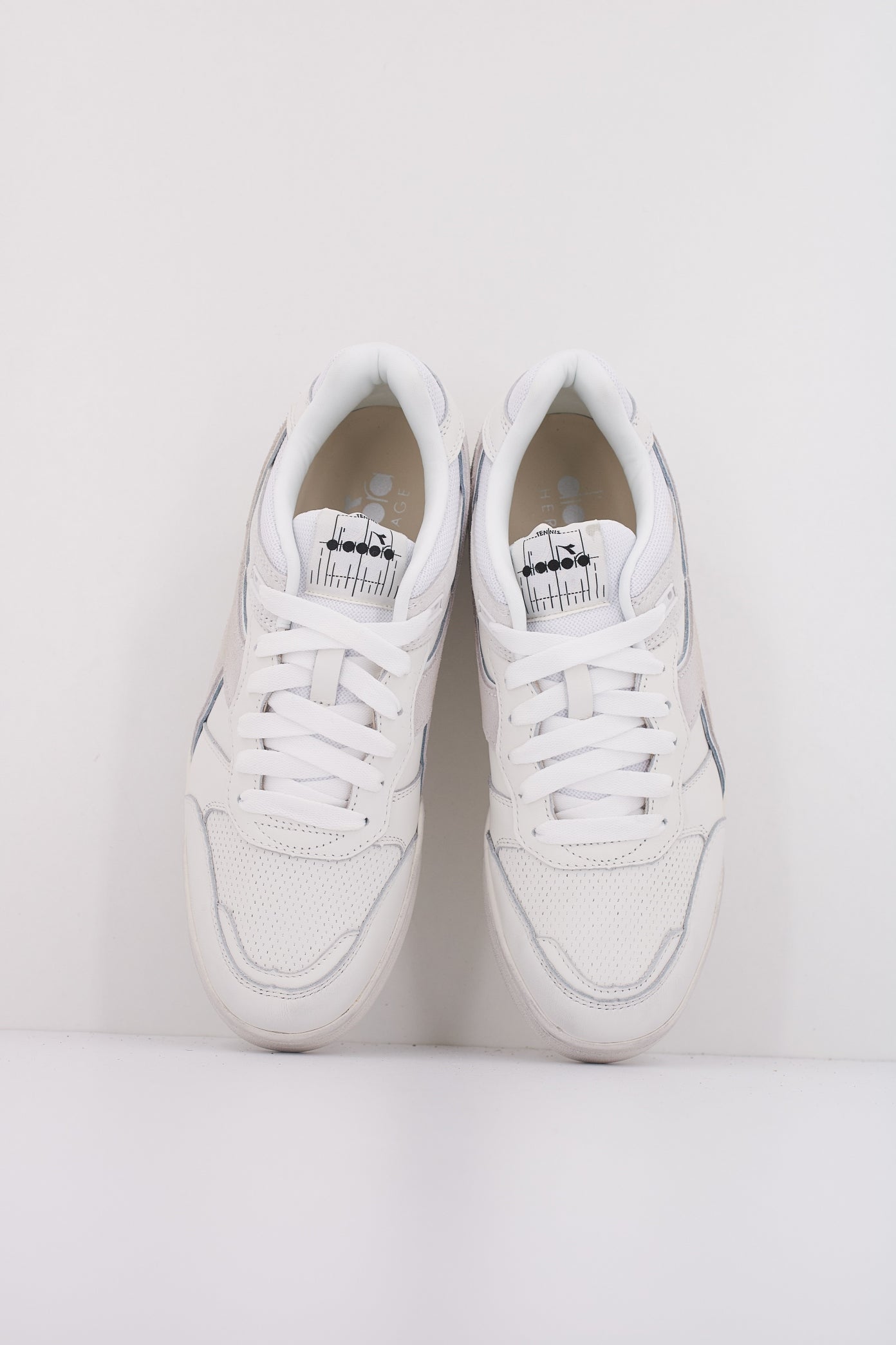 DIADORA USED en color BLANCO  (3)