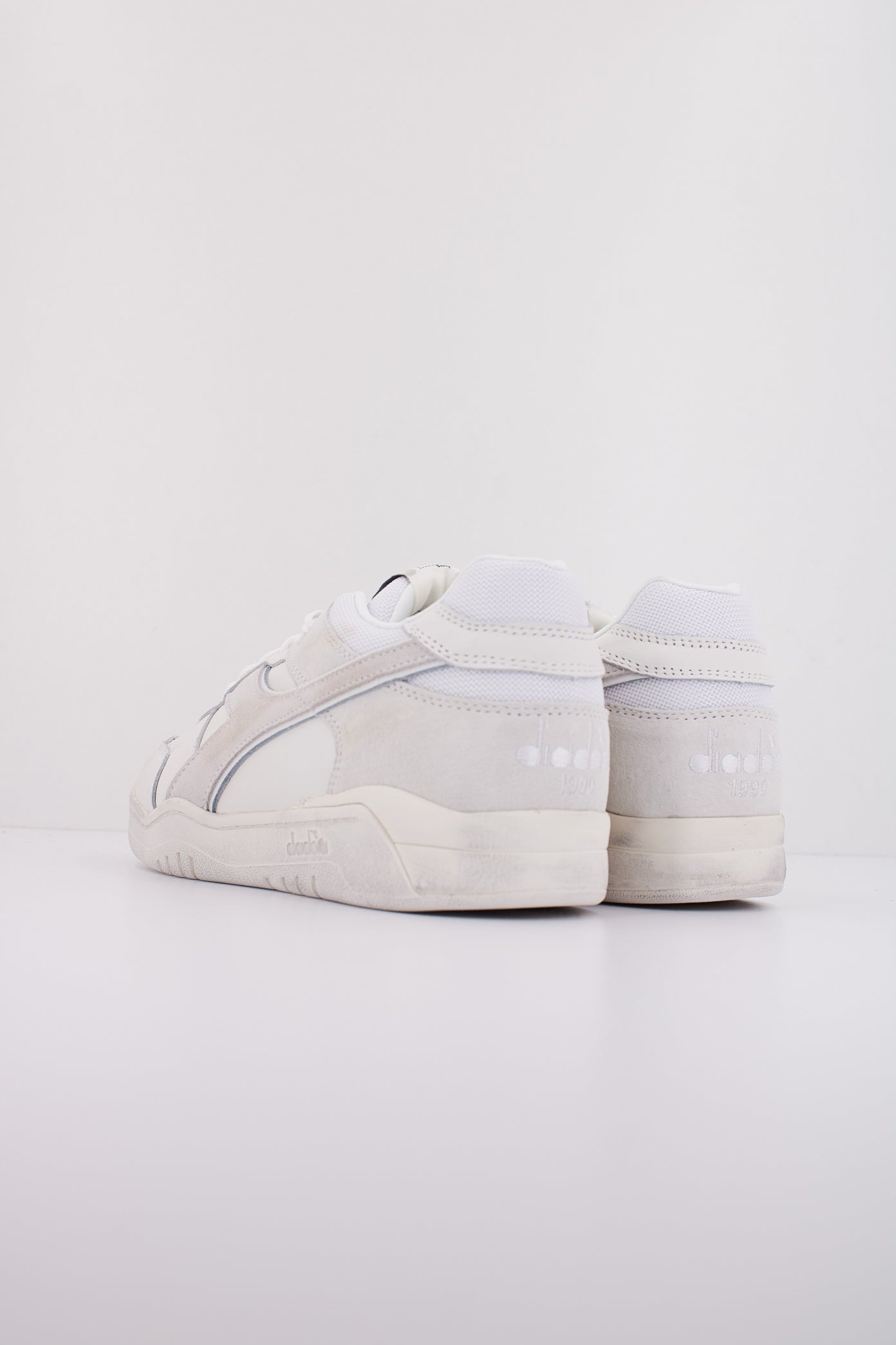 DIADORA USED en color BLANCO  (4)