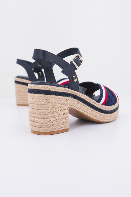 TOMMY HILFIGER  TH ARTISANAL MID HEEL SA en color AZUL  (3)