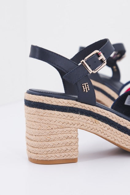 TOMMY HILFIGER  TH ARTISANAL MID HEEL SA en color AZUL  (4)