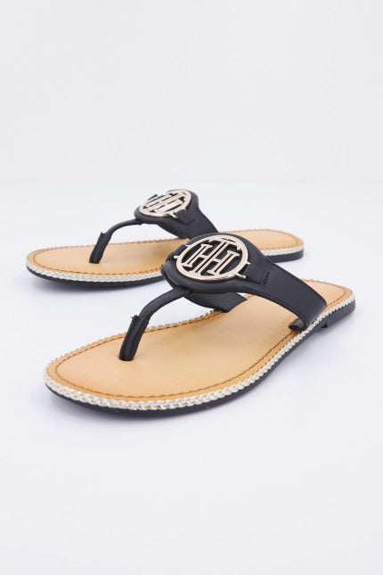 TOMMY HILFIGER ESSENTIAL LEATHER FLAT S en color NEGRO  (2)