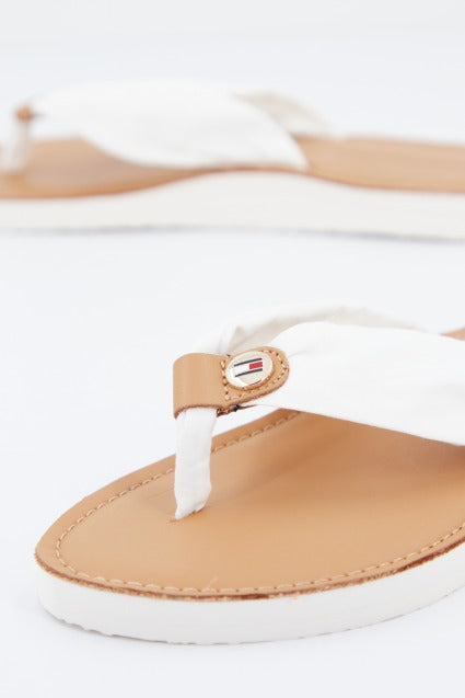 TOMMY HILFIGER LEATHER FOOTBED BEACH SA en color BLANCO  (4)