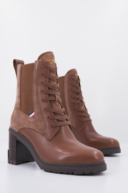 TOMMY HILFIGER OUTDOOR HEEL LACE UP en color MARRON  (2)