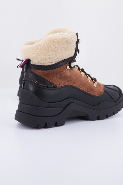 TOMMY HILFIGER OUTDOOR WARMLINED BOOT en color MARRON  (3)