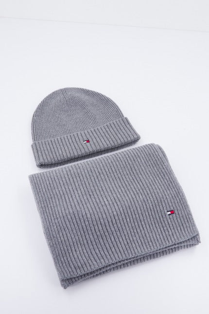 TOMMY HILFIGER GP PIMA COTTON BEANIE en color GRIS  (1)