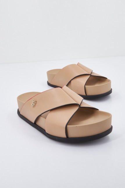 TOMMY HILFIGER MODERN TH FLATFORM SANDA en color NUDE  (2)