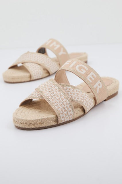 TOMMY HILFIGER WEBBING FLAT ESPAD en color NUDE  (1)