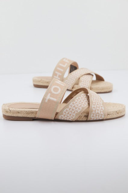 TOMMY HILFIGER WEBBING FLAT ESPAD en color NUDE  (2)