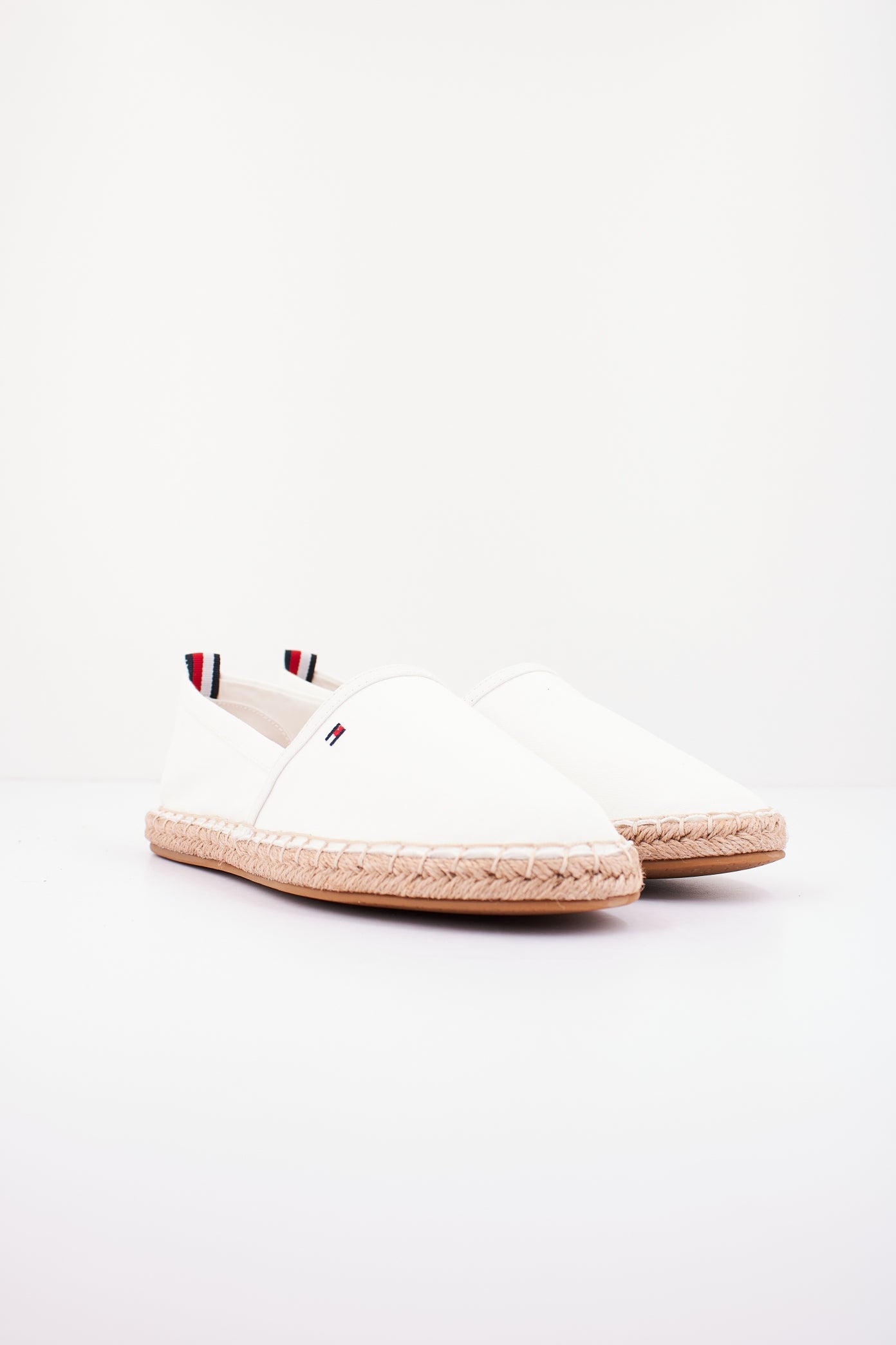 TOMMY HILFIGER BASIC TOMMY FLAT ESPADRI en color BLANCO  (2)