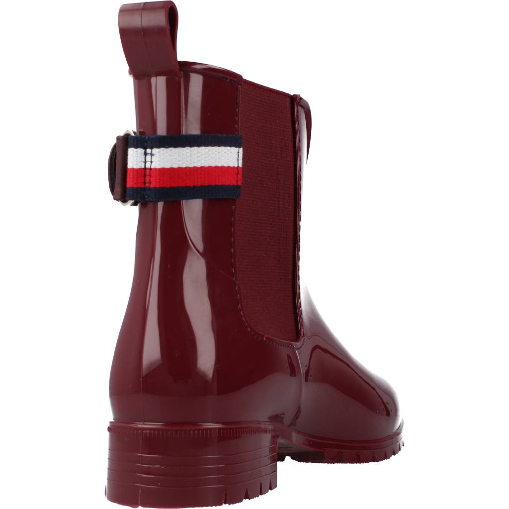 TOMMY HILFIGER ANKLE RAINBOOT WITH META en color BURDEOS  (3)